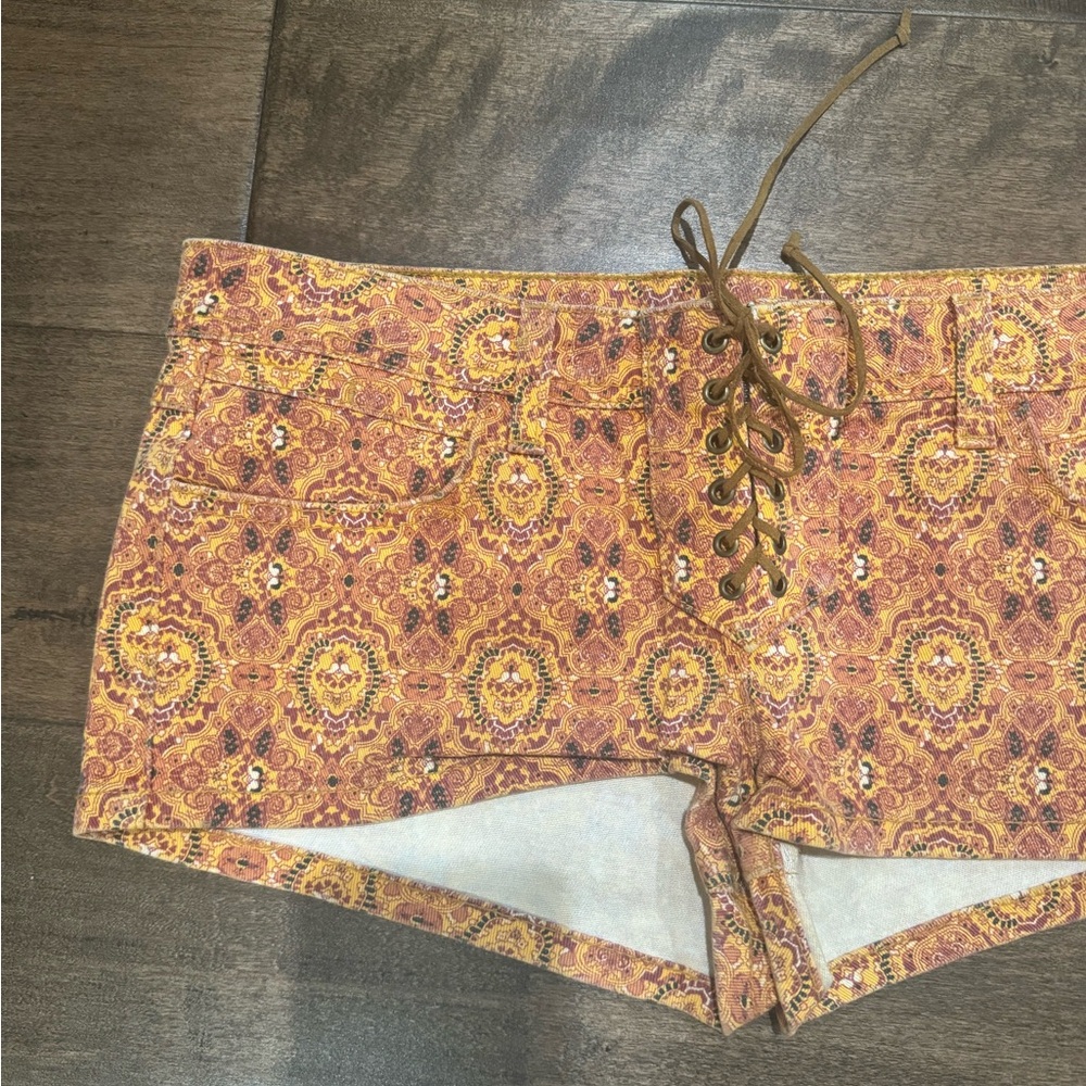 LF Patterned Shorts - Picture 3 of 3